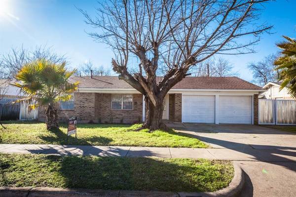 6308 N SOLONA Circle, Haltom City, TX 76117