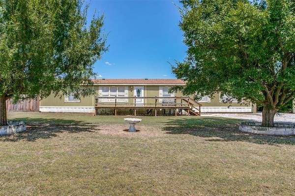 152 Salt Grass Circle, Poolville, TX 76487