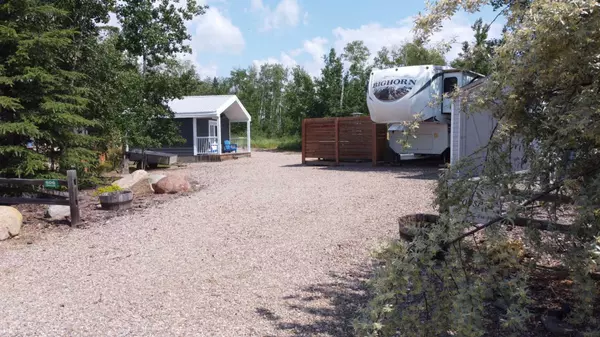 Lac Des Iles, SK S0M1A0,6 Cedar Close