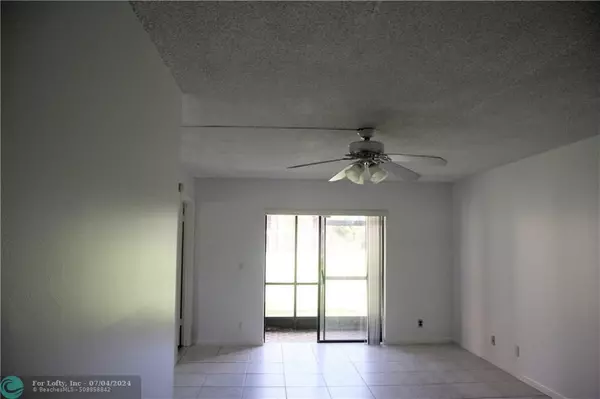 Boca Raton, FL 33433,6704 Palmetto Cir S  #101