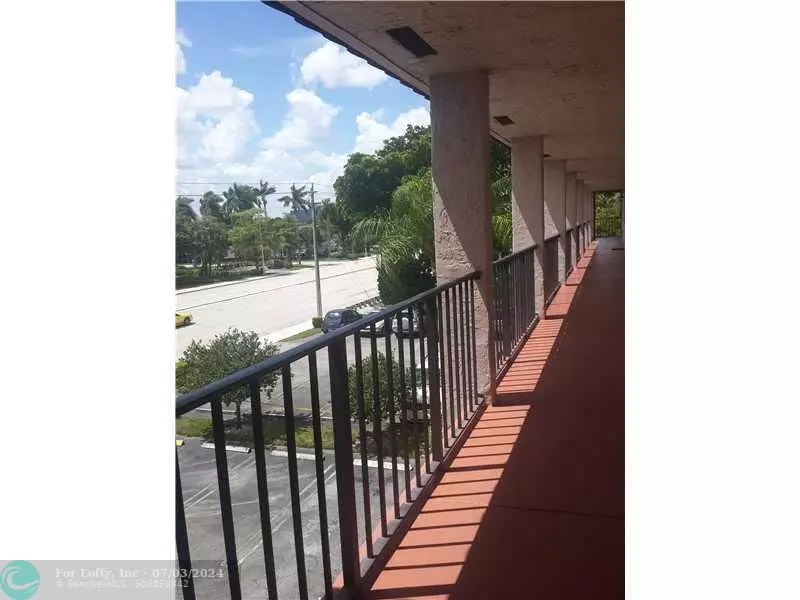 8605 W Sample Rd  #302, Coral Springs, FL 33065