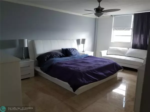 Hallandale, FL 33009,1833 S Ocean Dr  #506