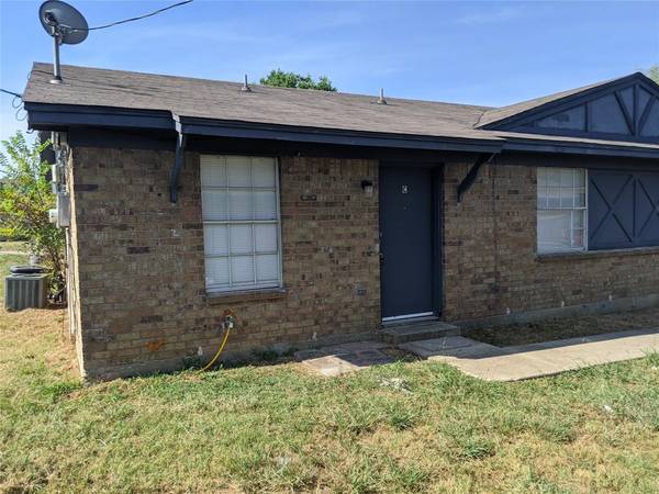 219 Pine Meadow Drive, Kennedale, TX 76060