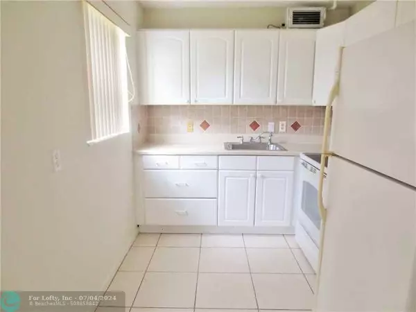 Deerfield Beach, FL 33442,276 FARNHAM L  #276