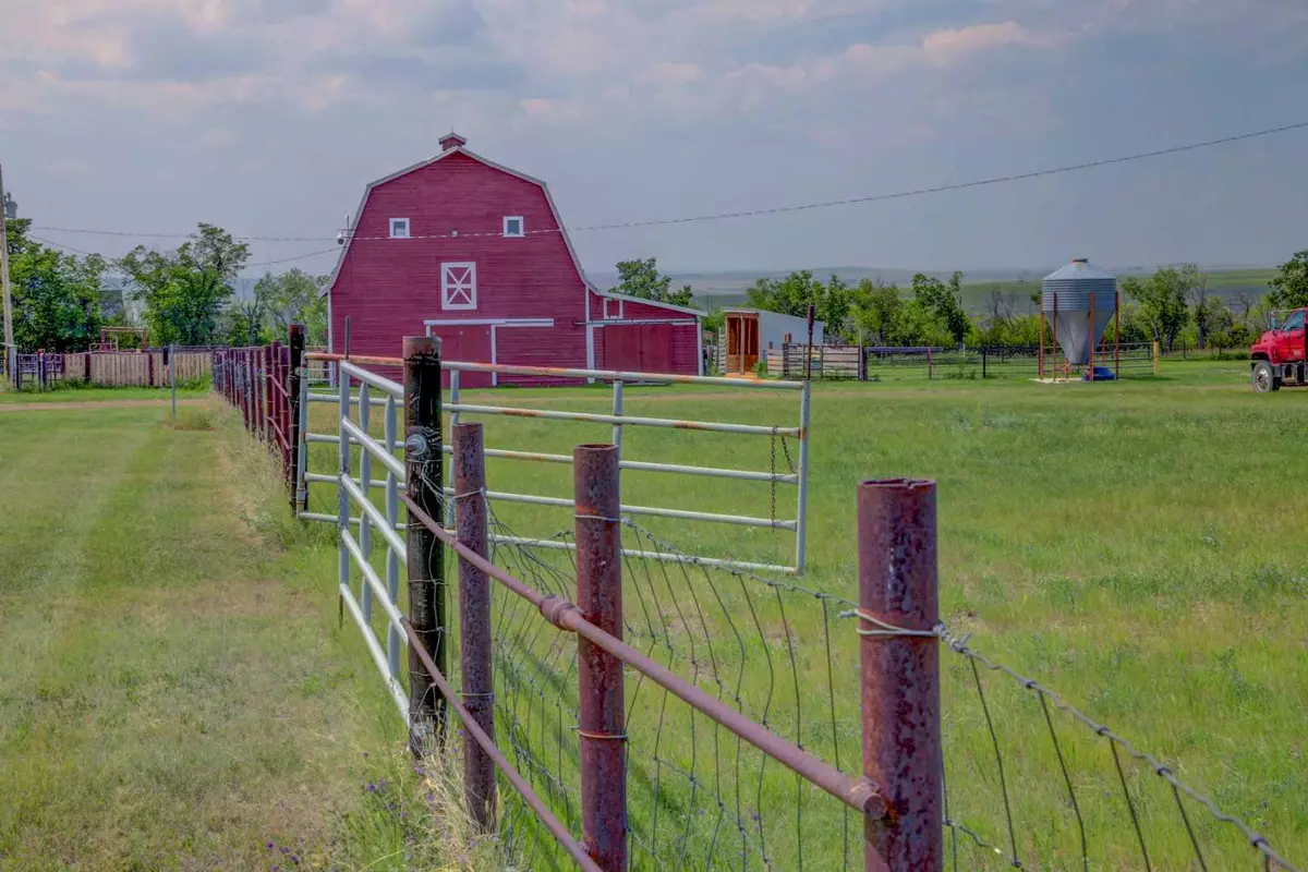 Rural Starland County, AB T0J 0Y0,19-4 range RD #290160