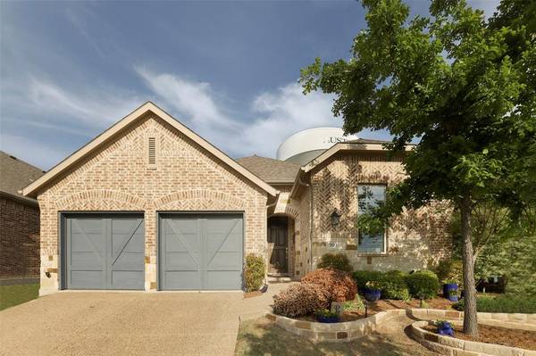 909 Warwick Boulevard, Lewisville, TX 75056