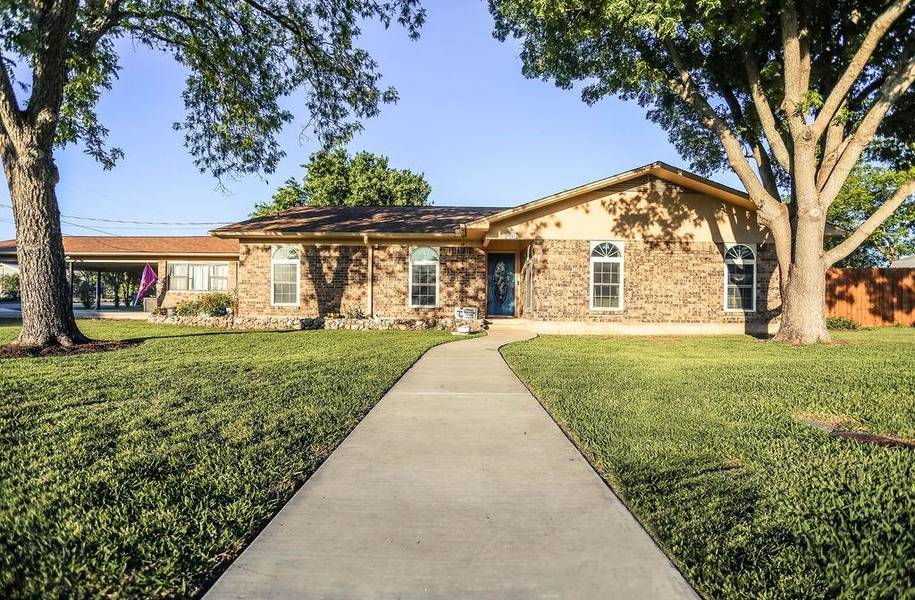 1712 Reynolds Street, Goldthwaite, TX 76844