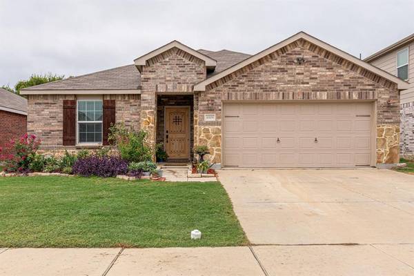 10109 Pyrite Drive, Fort Worth, TX 76131