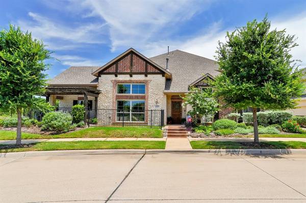 1001 Hurricane Creek Trail,  Arlington,  TX 76005