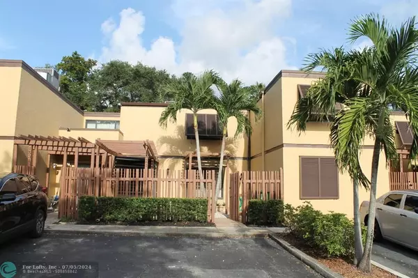 1521 E Golfview Dr  #1521, Pembroke Pines, FL 33026