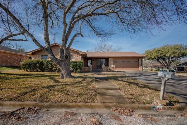 911 S Avenue N, Clifton, TX 76634