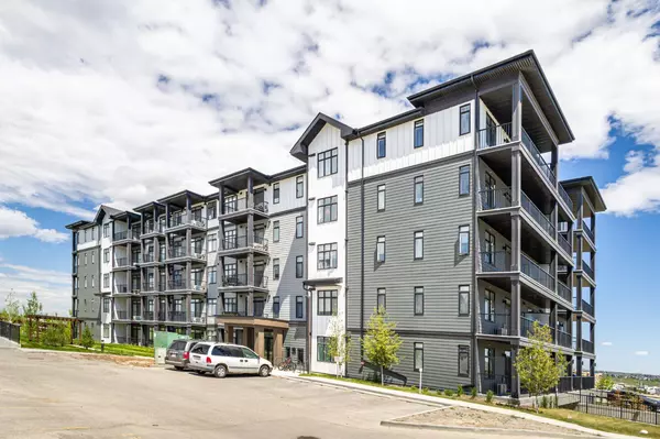 Calgary, AB T3R 2A9,30 Sage Hill WALK NW #209