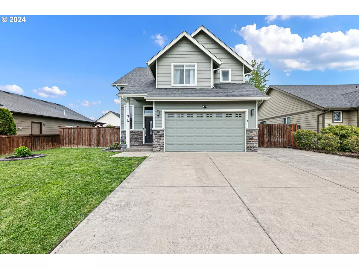 Junction City, OR 97448,976 SW CORAL ST