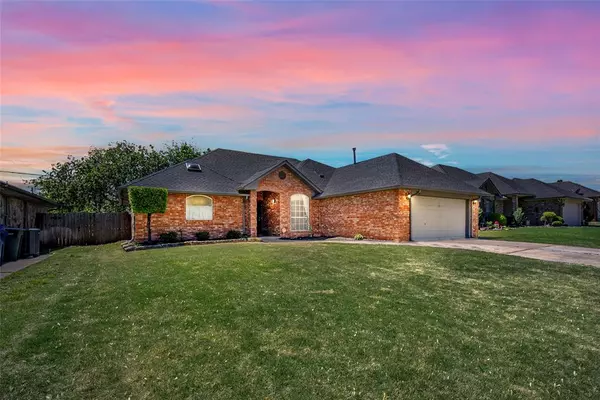 1704 Stepping Stone Trail, Edmond, OK 73013