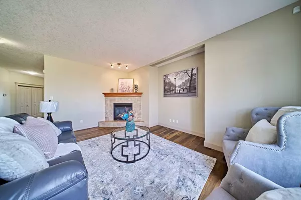 Calgary, AB T3B 5Z6,12 Crestmont WAY SW