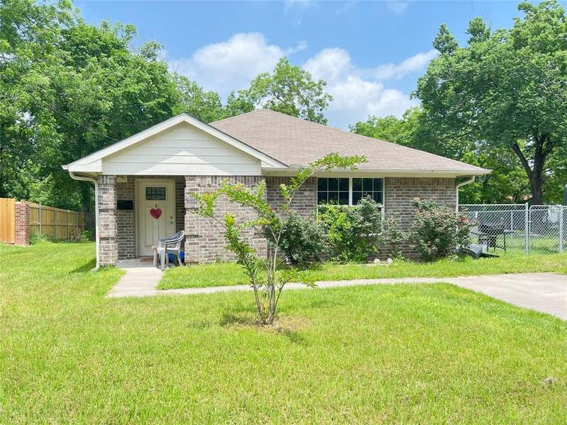 208 Beckham Street W, Sulphur Springs, TX 75482