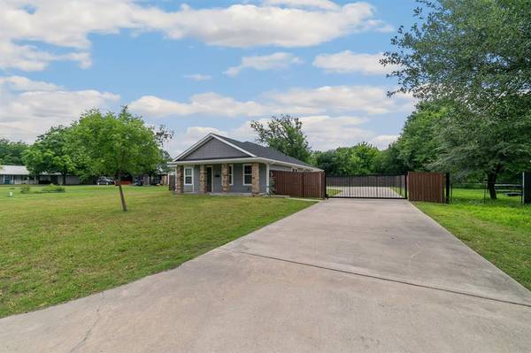 206 Central Avenue, Farmersville, TX 75442