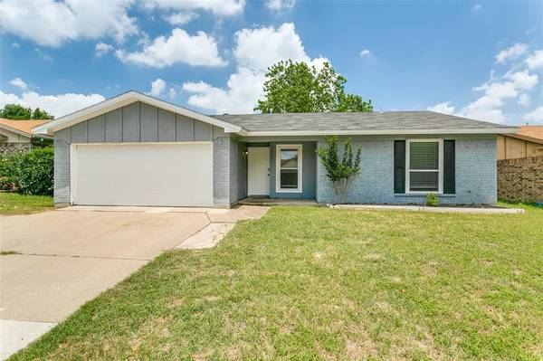 6425 E Meadowlark Lane,  Watauga,  TX 76148