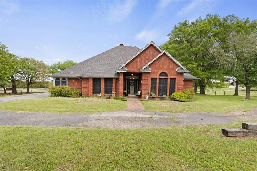 168 Trailwood Drive, Joshua, TX 76058