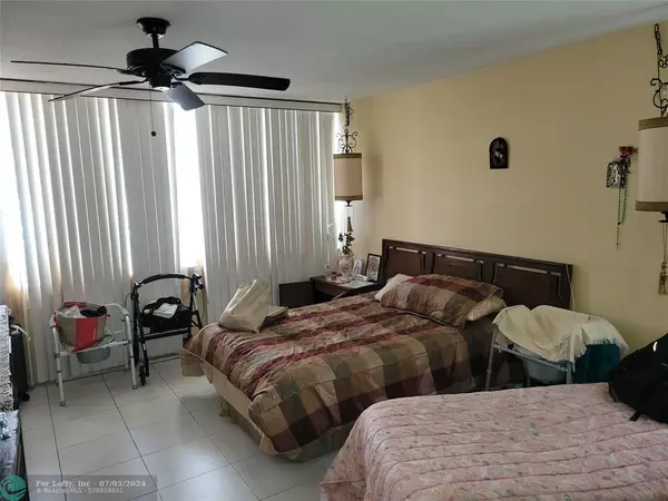 Miami, FL 33179,1401 NE Miami Gardens Dr  #184