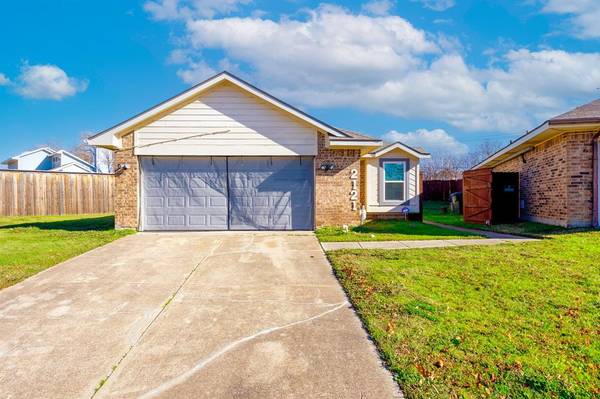 2121 Rose Cliff Lane, Carrollton, TX 75007