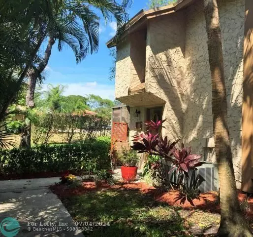 175 Wimbledon Lake Dr, Plantation, FL 33324