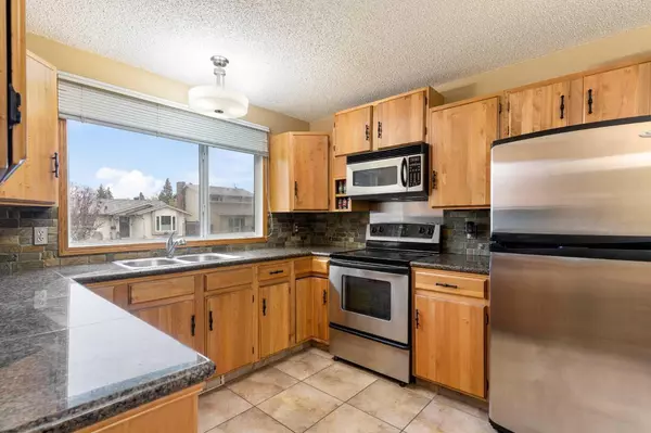 Calgary, AB T2W 3C9,976 Bracewood Rise SW