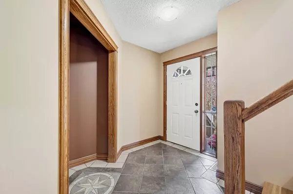 Calgary, AB T3A6C9,112 Hidden Ranch Close NW