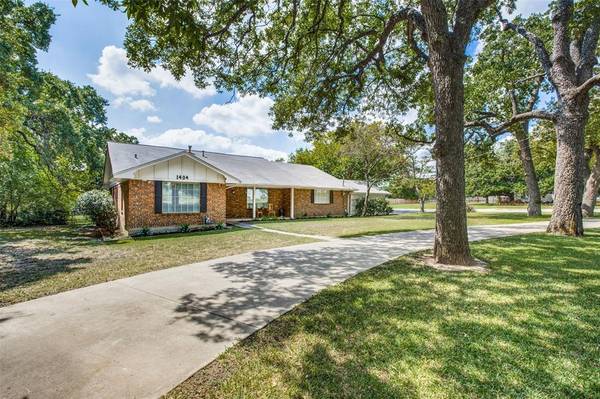 1404 E Bankhead Drive, Weatherford, TX 76086