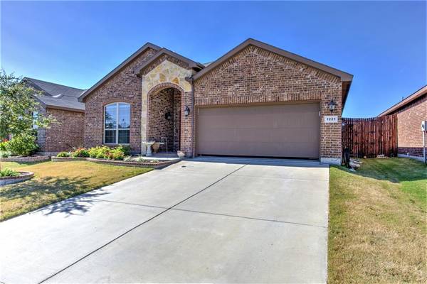 1221 Glen Court, Weatherford, TX 76087