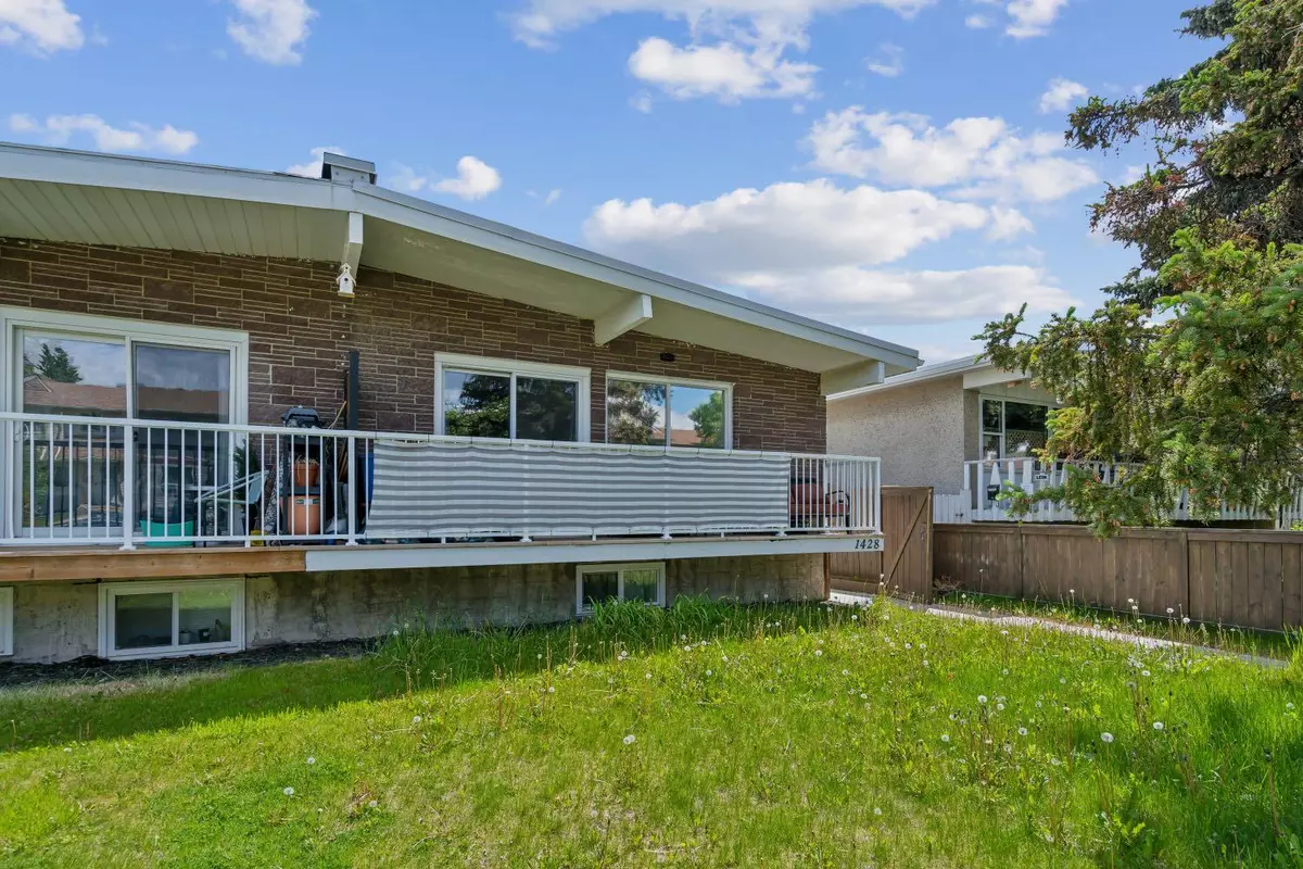 Calgary, AB T3C 2C2,1428 45 ST SW