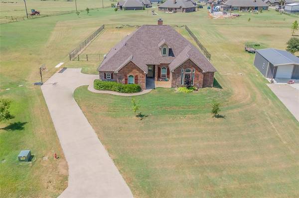 132 Champion Court, Weatherford, TX 76087