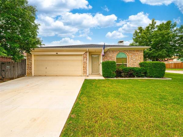 5532 Creek Valley Drive,  Arlington,  TX 76018