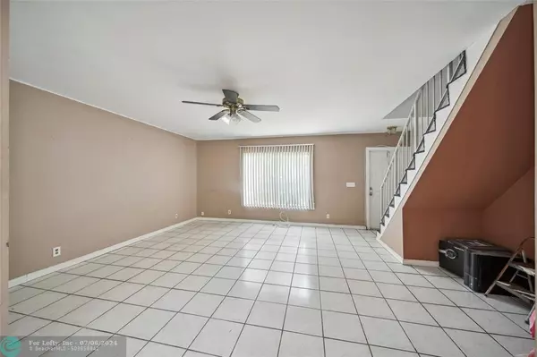 North Lauderdale, FL 33068,7926 Kimberly Blvd  #202