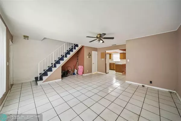 North Lauderdale, FL 33068,7926 Kimberly Blvd  #202