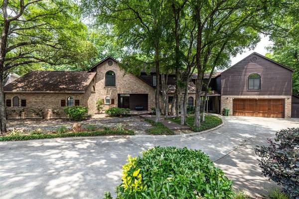 2701 Wooded Trail Court, Grapevine, TX 76051