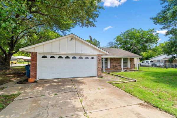 726 N Cummings Drive,  Alvarado,  TX 76009