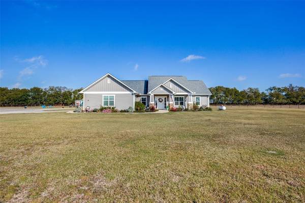 375 County Road 4700,  Trenton,  TX 75490