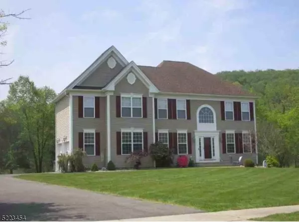 8 Cider Ln, Washington Twp., NJ 07882