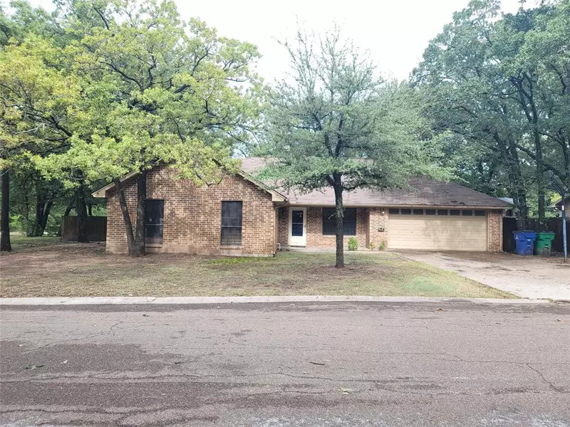 1402 Shady Lane, Decatur, TX 76234