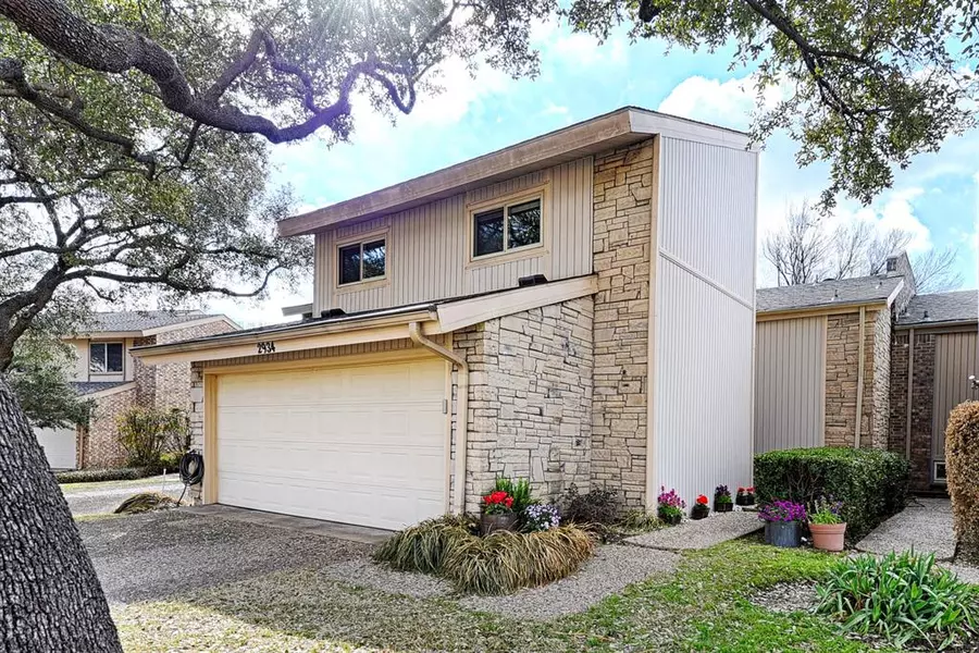 2934 Woodcroft Circle, Carrollton, TX 75006