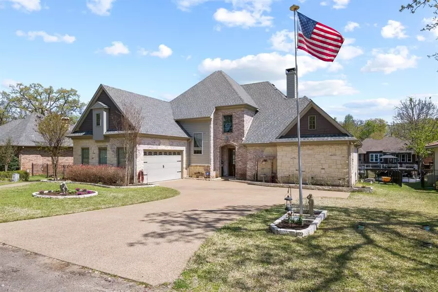 151 Pinehurst Drive, Mabank, TX 75156