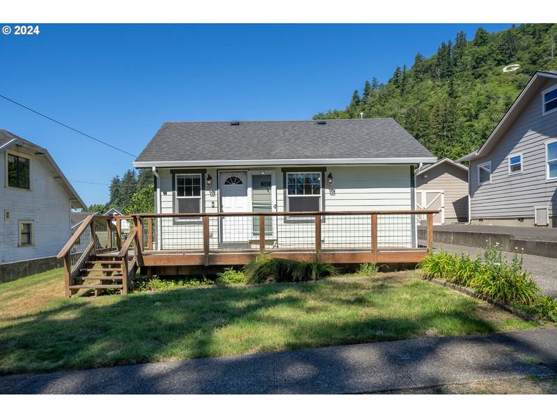 203 8TH ST, Garibaldi, OR 97118