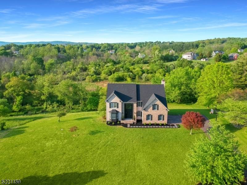 1 Southgate Dr, Clinton Twp., NJ 08801