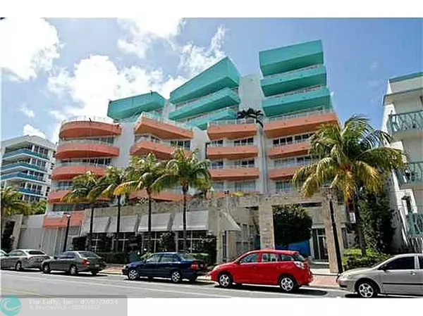 Miami Beach, FL 33139,225 Collins Ave  #3K