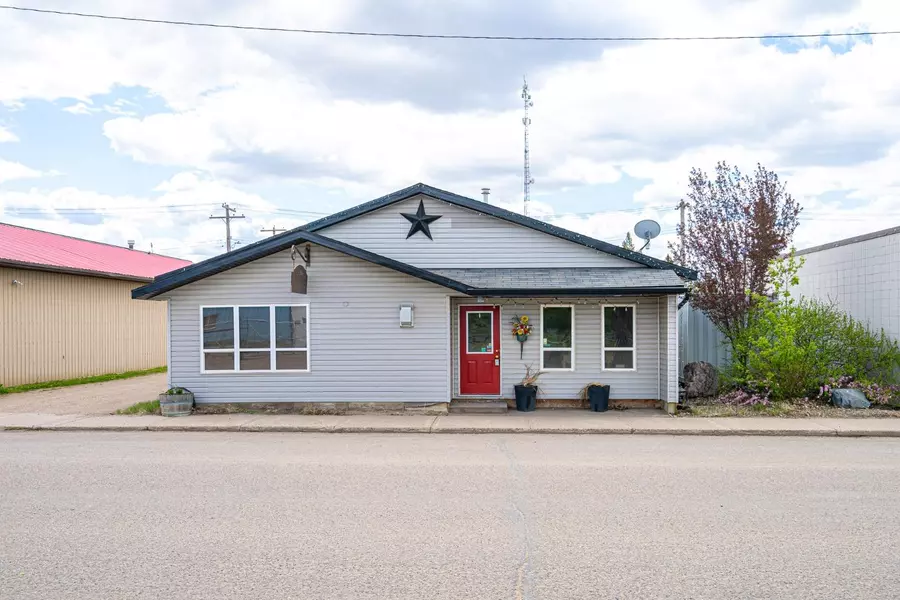 23 Railway AVE N, Marwayne, AB T0B 2X0