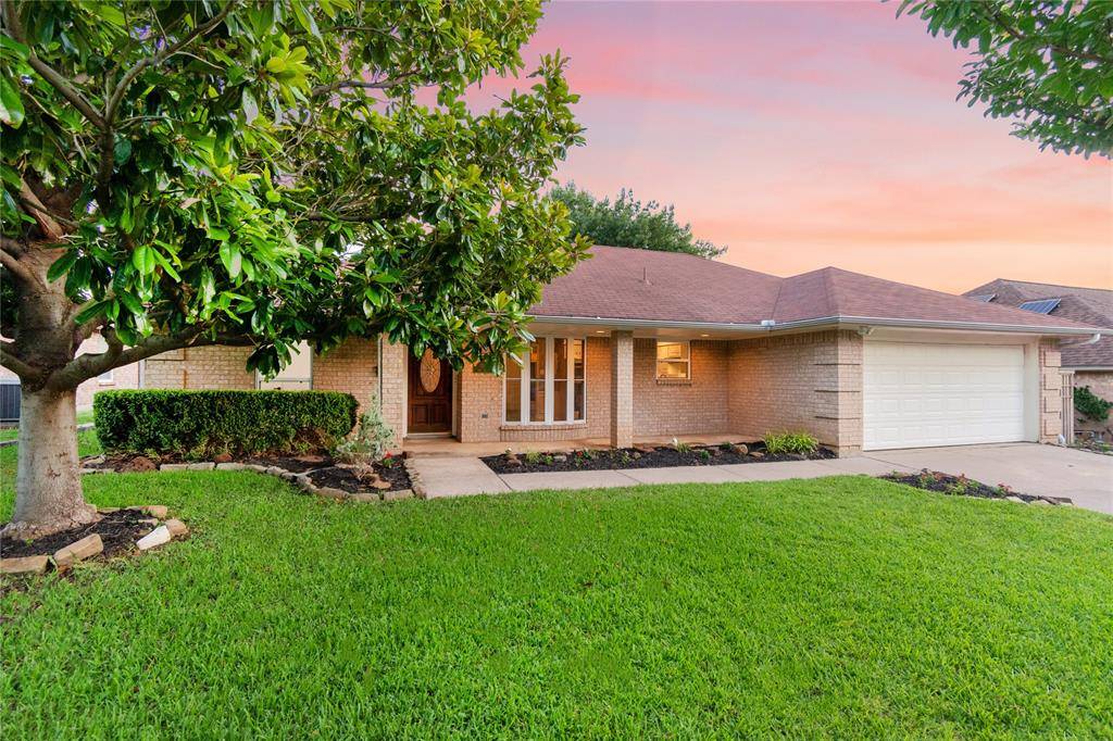 702 Oak Lane, Grapevine, TX 76051