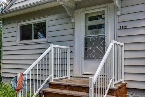 5114 47 AVE, Ponoka, AB T4J 1J3