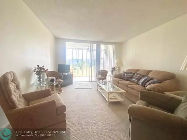 2901 S Palm Aire Dr  #304, Pompano Beach, FL 33069