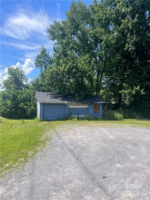 3433 CARLING AVE, Ottawa, ON K2H 7V5